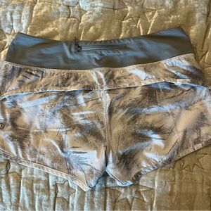 Speed Up Short by Lululemon. Size 6